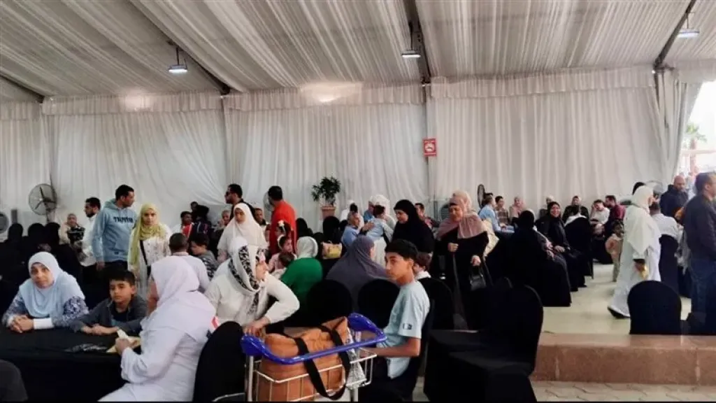 حجاج مطار القاهره