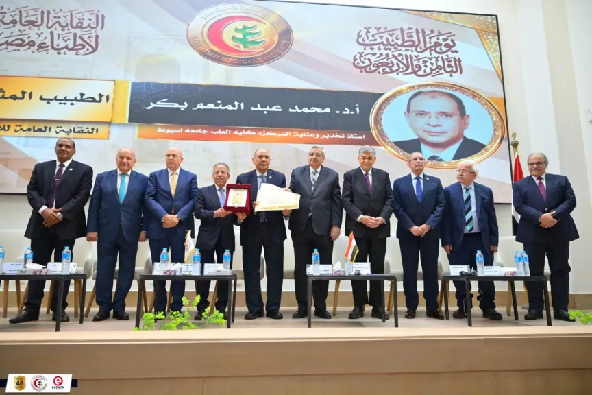 جانب من متابعه 