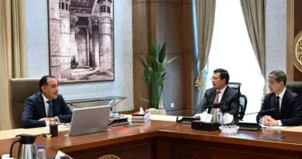 رئيس الوزراء يستقبل رئيس وكالة أنباء شينخوا الصينية