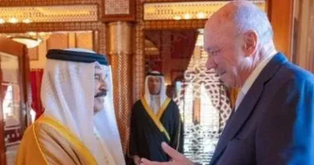عاهل البحرين الملك حمد بن عيسى آل خليفة ورئيس مجلس الأعيان الأردني فيصل عاكف الفايز