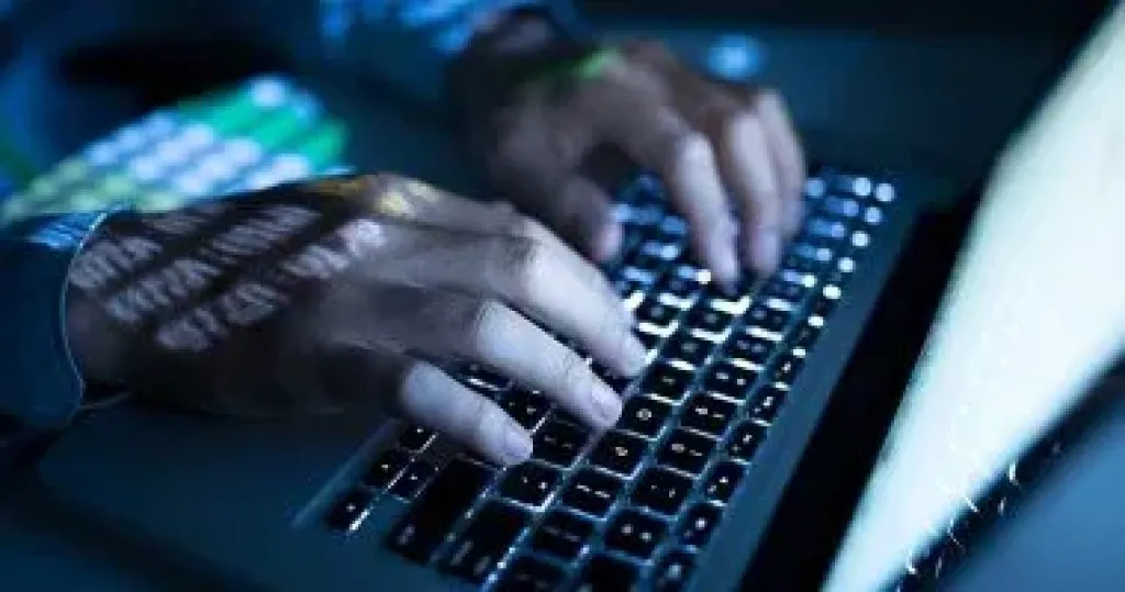 الحكم على 3 متهمين في قضية المراهنات