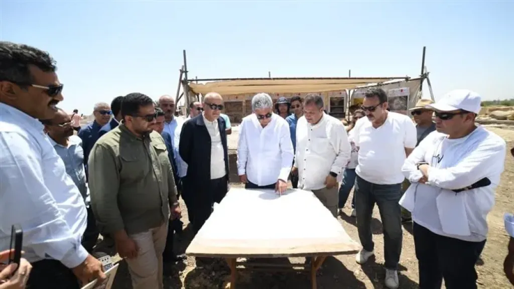جوله وزير السياحه والاثار بمعبد الرامسيوم