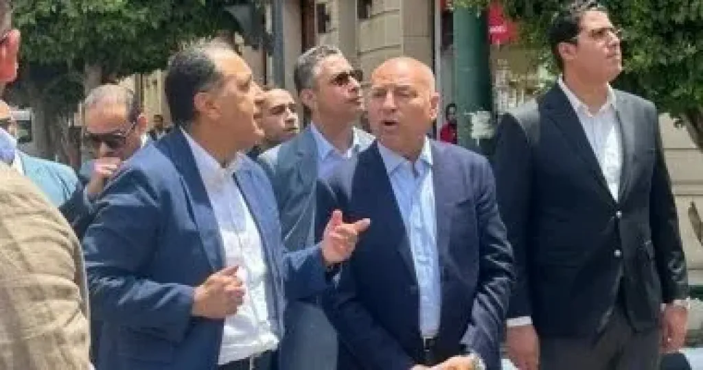 رئيس الوزراء يتفقد شارع الألفي