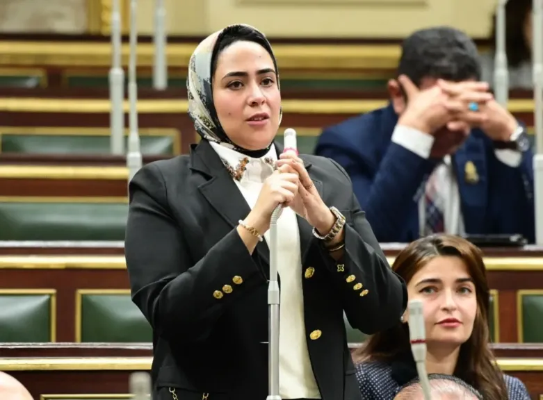 سارة النحاس