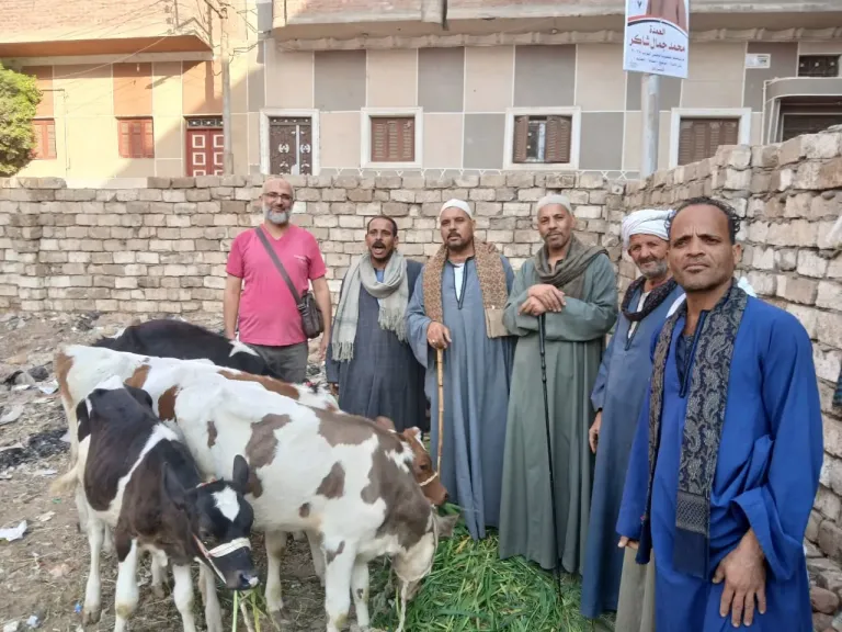جانب من متابعه 