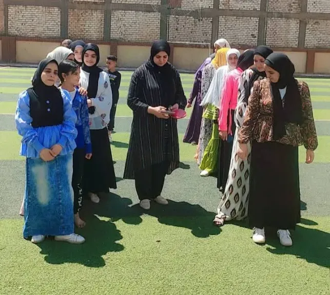جانب من متابعه 