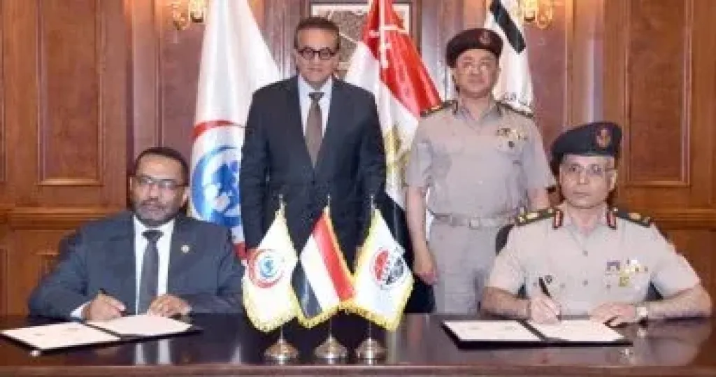 جانب من التوقيع 