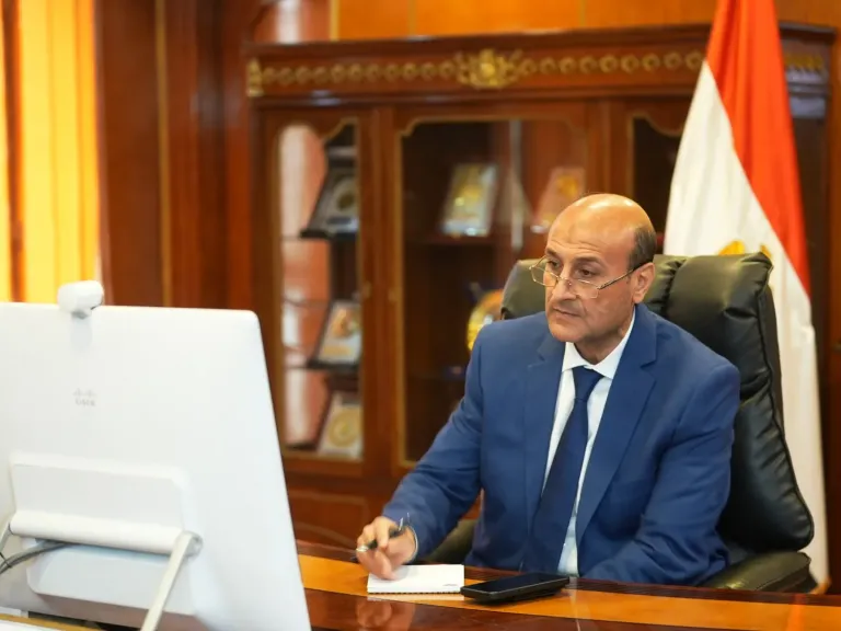 جانب من متابعه 