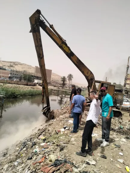 جانب من متابعه 