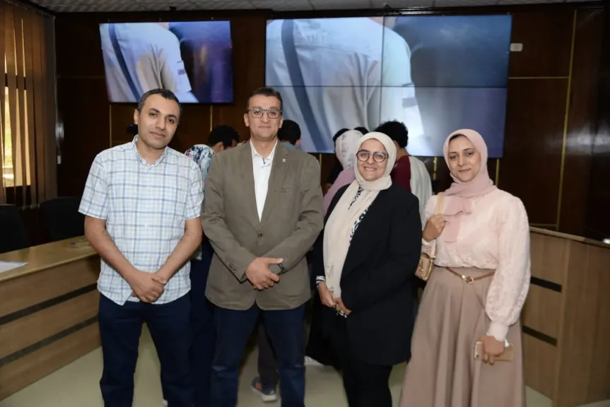 جانب من متابعه 
