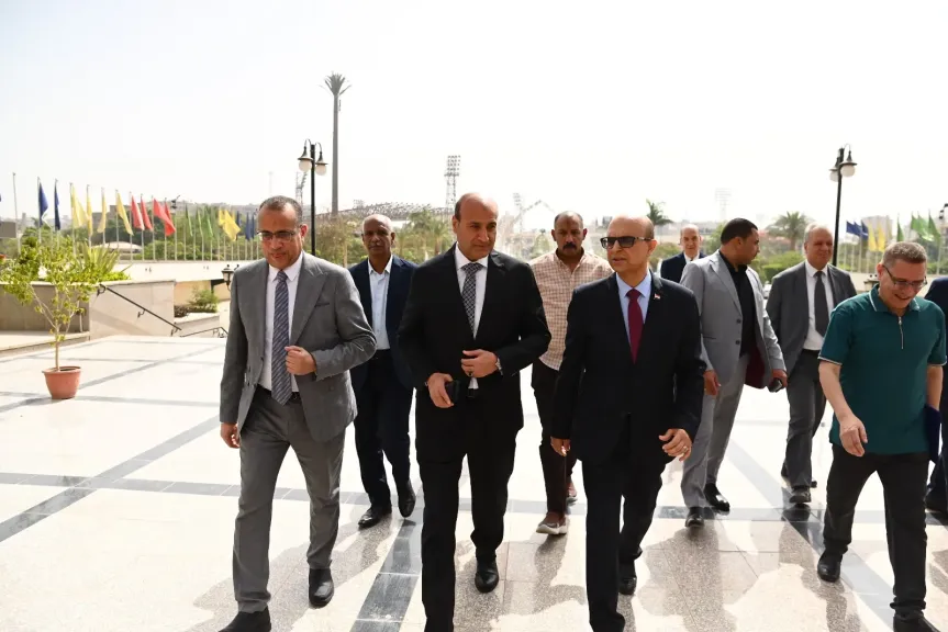 جانب من متابعه 
