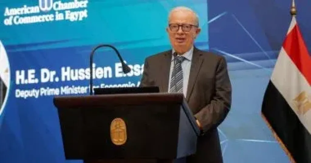 د. حسين عيسى نائب رئيس الوزراء