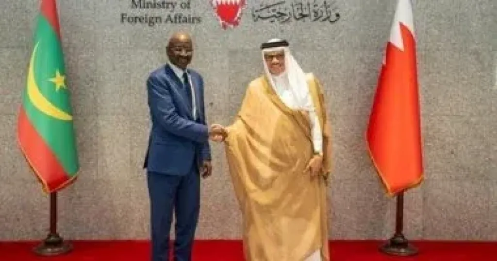 وزير الخارجية البحريني مع وزير الشؤون الخارجية والتعاون الأفريقي الموريتاني