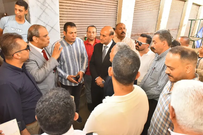 جانب من متابعه 