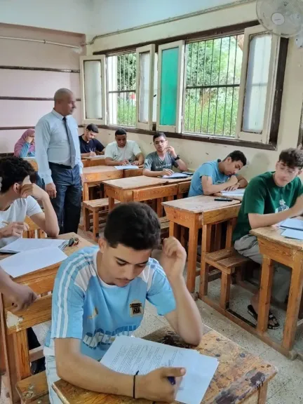 جانب من متابعه 