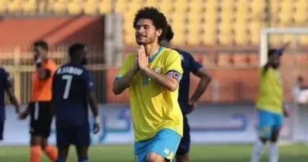 محمد عبد السميع لاعب وسط الإسماعيلى