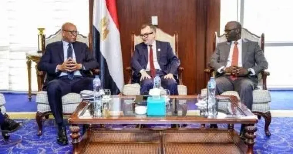 الدكتور أحمد رستم وزير التخطيط والتنمية الاقتصادية وجانب من اللقاء