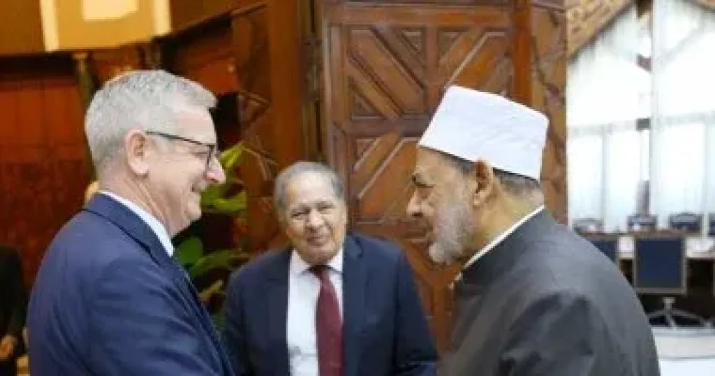 الدكتور أحمد الطيب شيخ الأزهر الشريف وسفير جمهورية أيرلندا