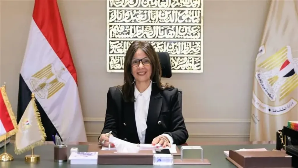 دكتوره جيهان زكى وزيره الثقافه