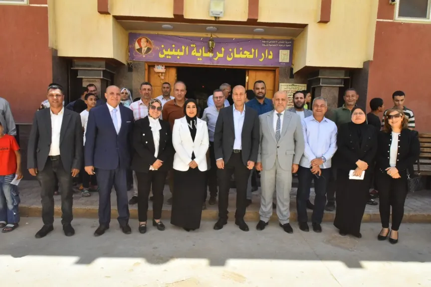 جانب من متابعه 