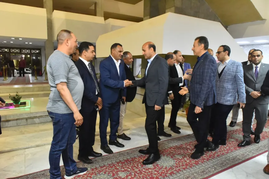 جانب من متابعه 