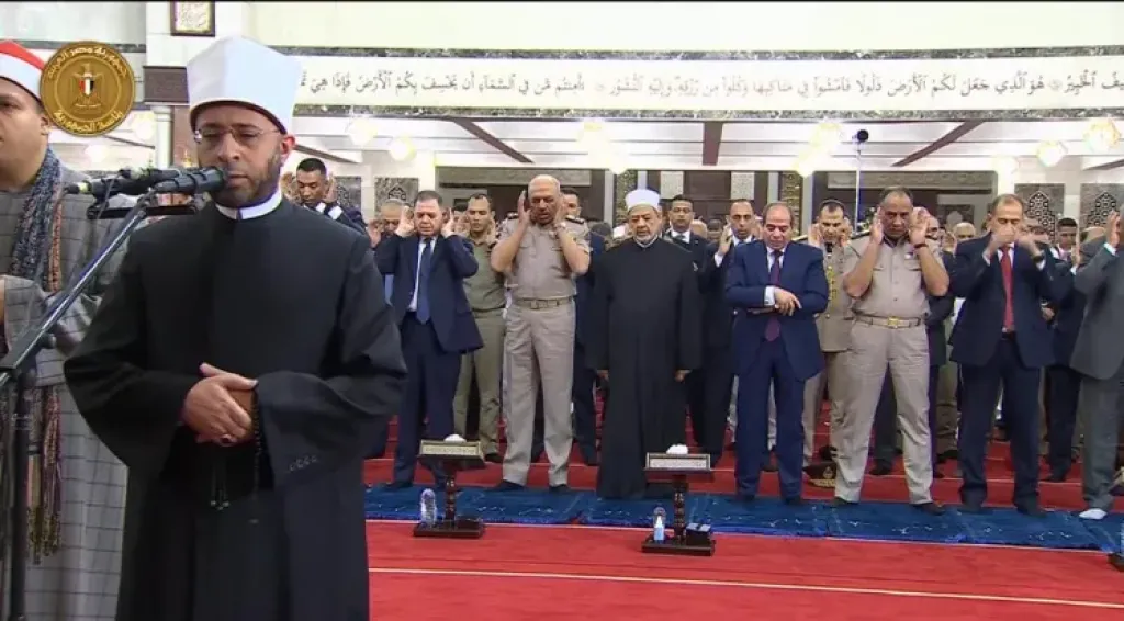  الرئيس  السيسي يؤدى صلاة عيد الأضحى بمسجد الرحمن الرحيم