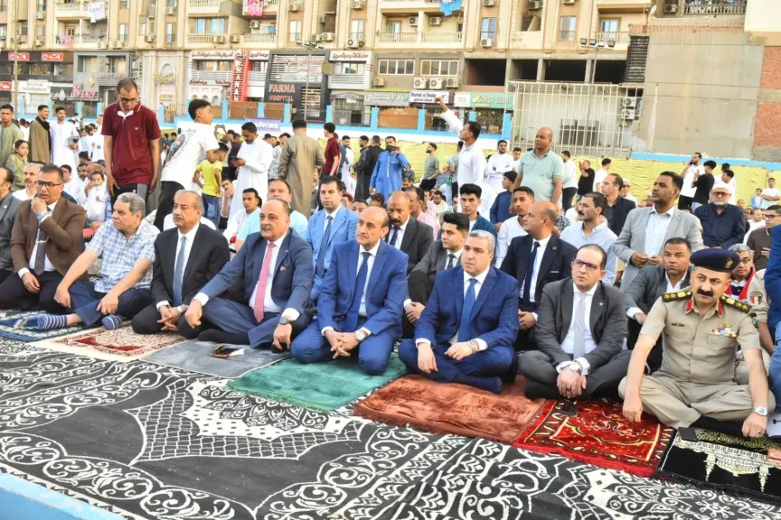 جانب من متابعه 