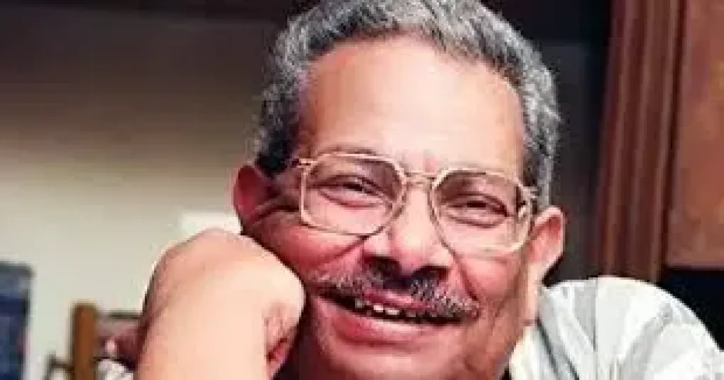 الكاتب اسامه انور عكاشه