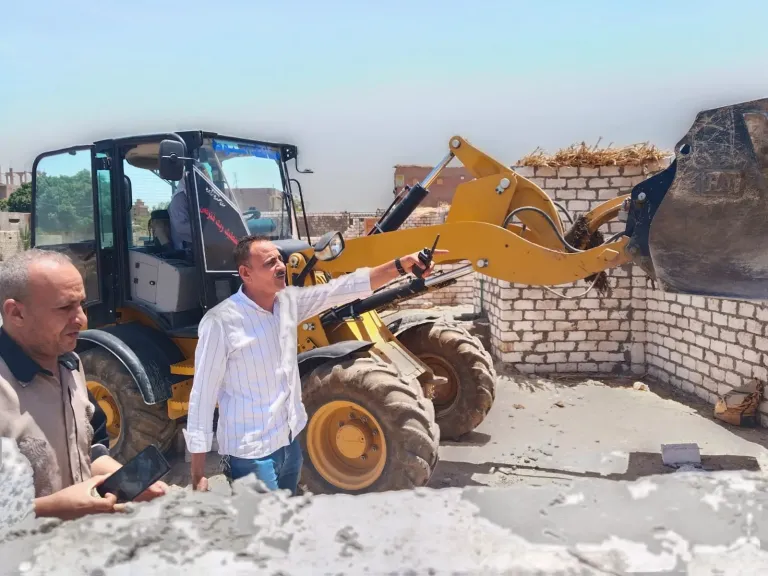 جانب من متابعه 