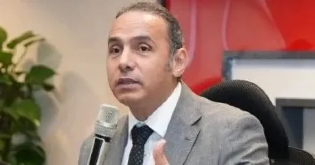 الدكتور إسلام عزام