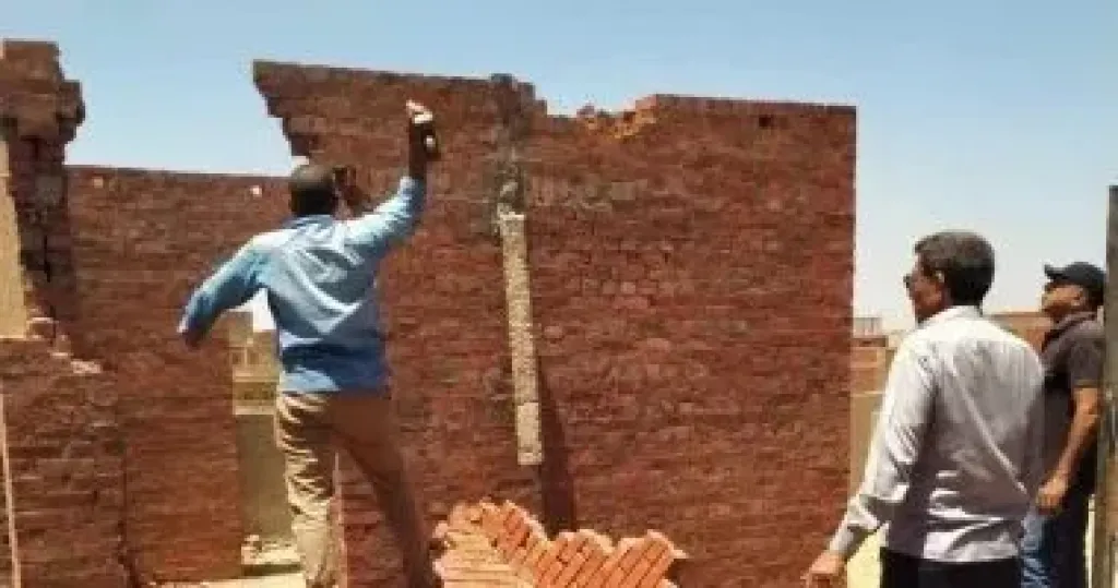 جانب من أعمال الإزالة
