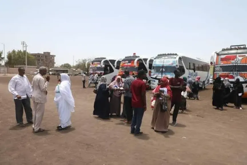 غادر فوج جديد من الأسر السودانية أسوان في إطار برنامج العودة الطوعية إلى السودان