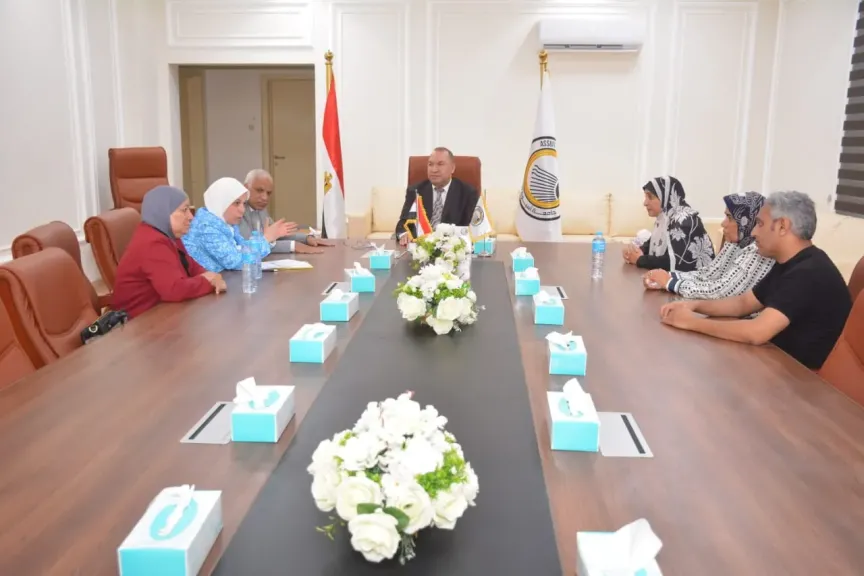 جانب من متابعه 