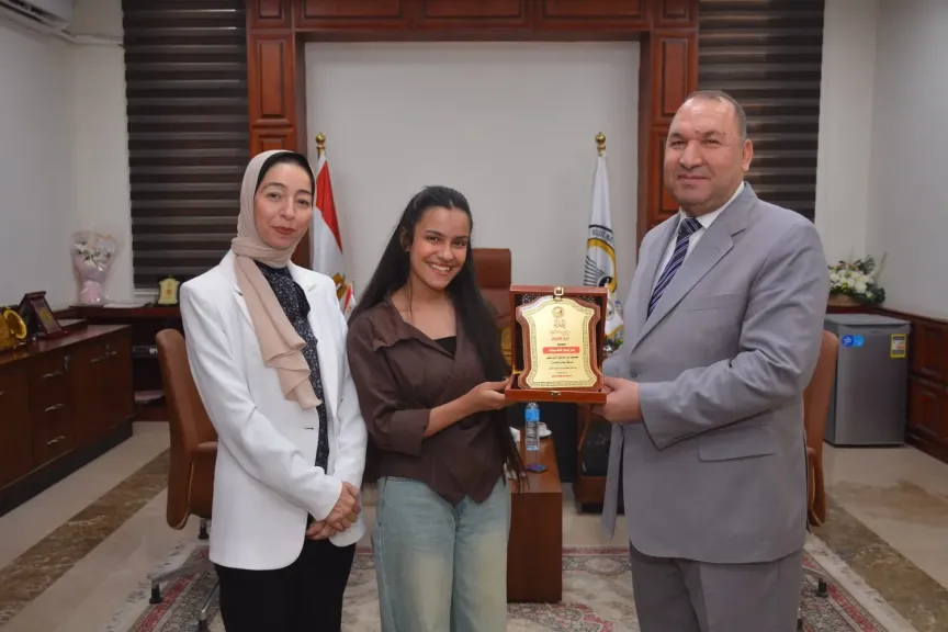 جانب من متابعه 