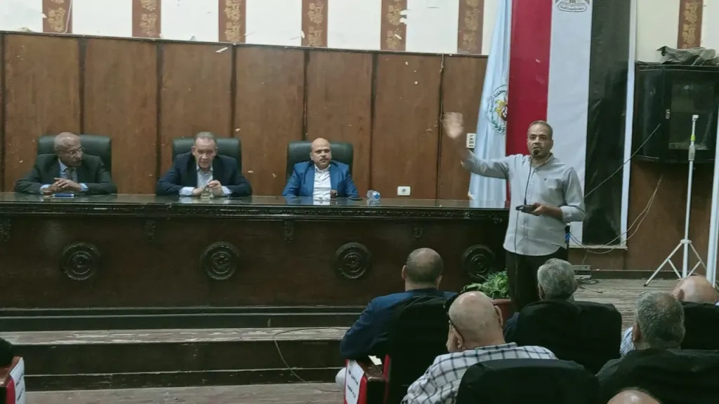 جانب من متابعه 