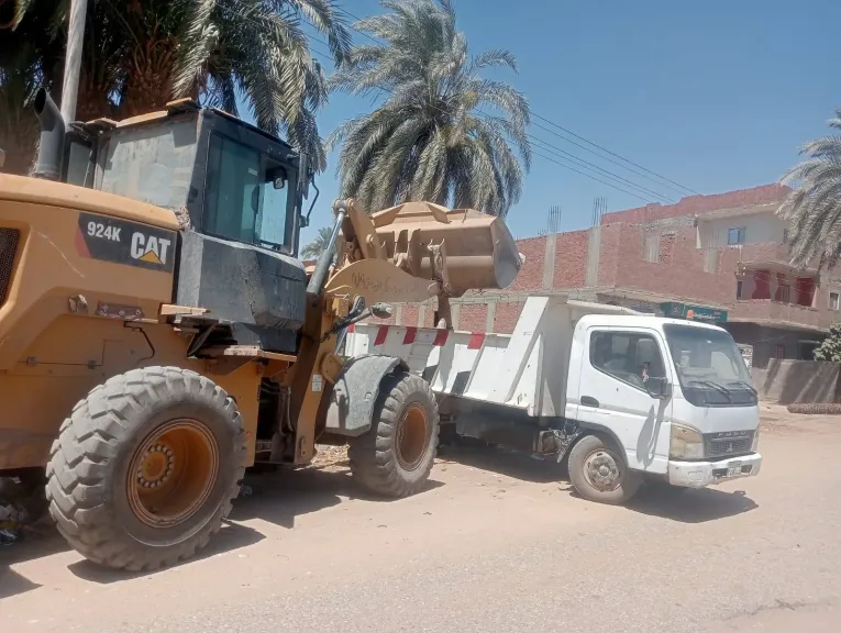جانب من متابعه 