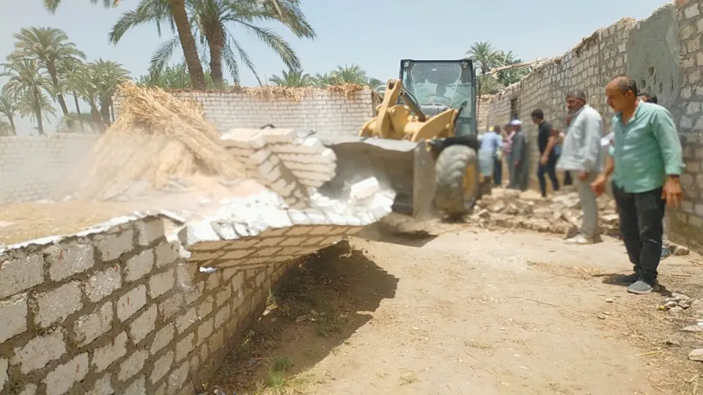 جانب من متابعه 