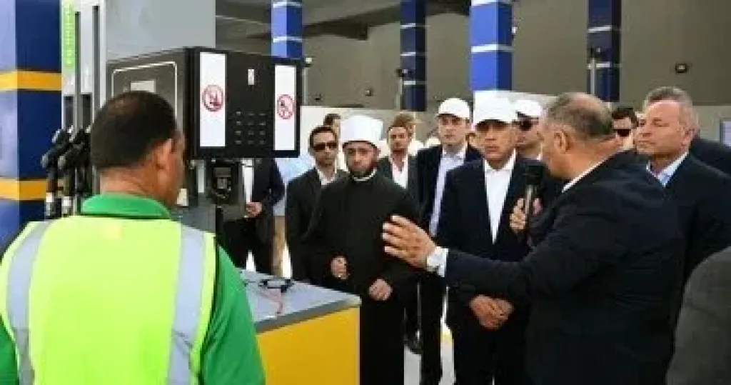رئيس الوزراء يفتتح محطة تموين سيارات محافظة القاهرة