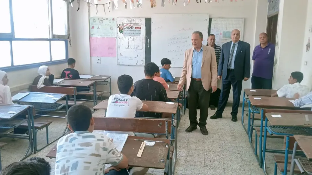 جانب من متابعه 