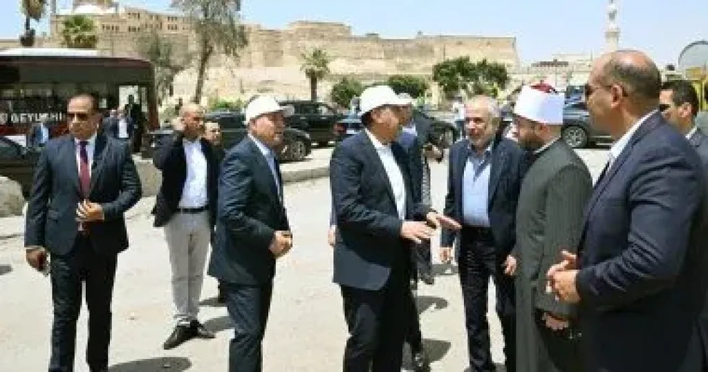 رئيس الوزراء يتفقد أعمال ترميم وإعادة إحياء مسجد المسبح والمنطقة المحيطة
