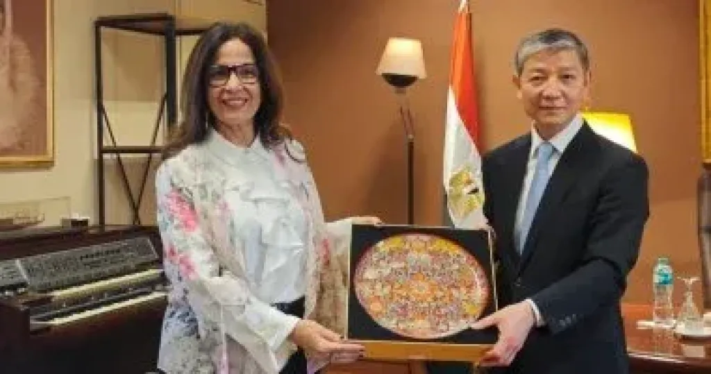 وزيرة الثقافة والسفير الصينى