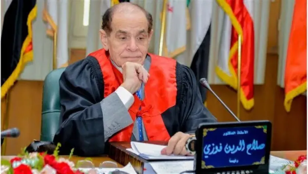 الدكتور صلاح فوزى يعرض ورقة بحثية بالجامعة البريطانية 