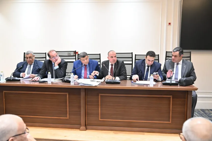 وزير المالية ورئيس خطة النواب يؤكدان عدم صحة فرض رسوم اضافية على مغادرة الدولة