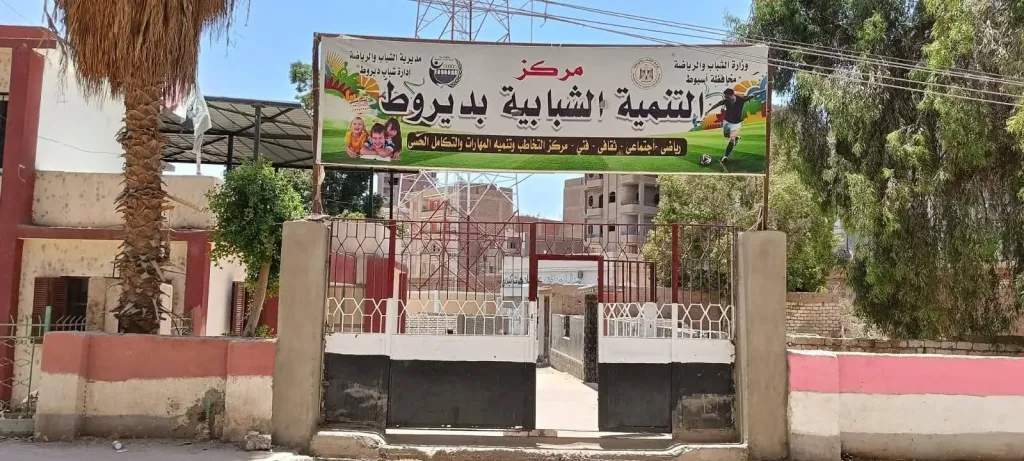 جانب من متابعه 