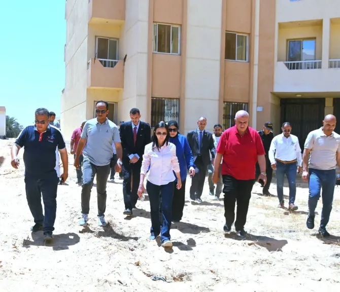 جاكلين فى بجولة بحوش عيسى لمتابعة عدد من المشروعات وتتفقد مجمع فرهاش السكني الحرفي بالمدينة 