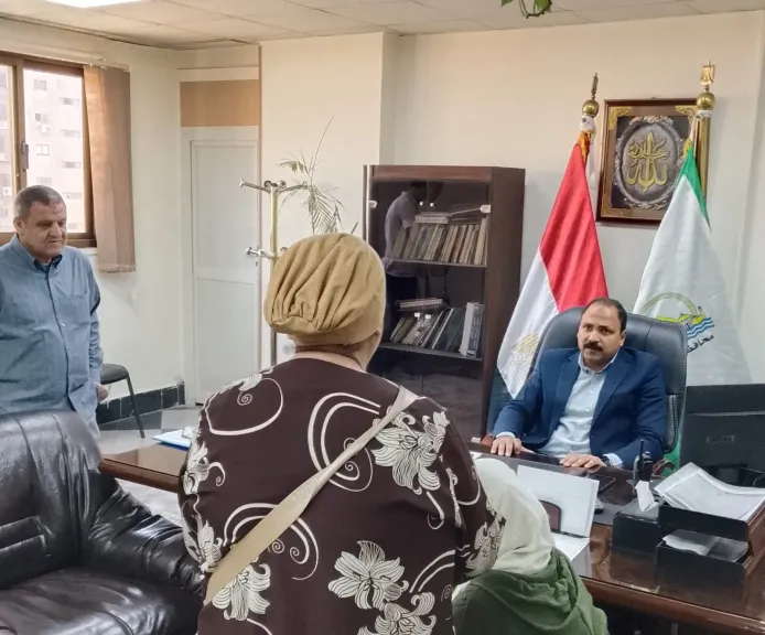 رئيس حي العجوزة يلتقي المواطنين