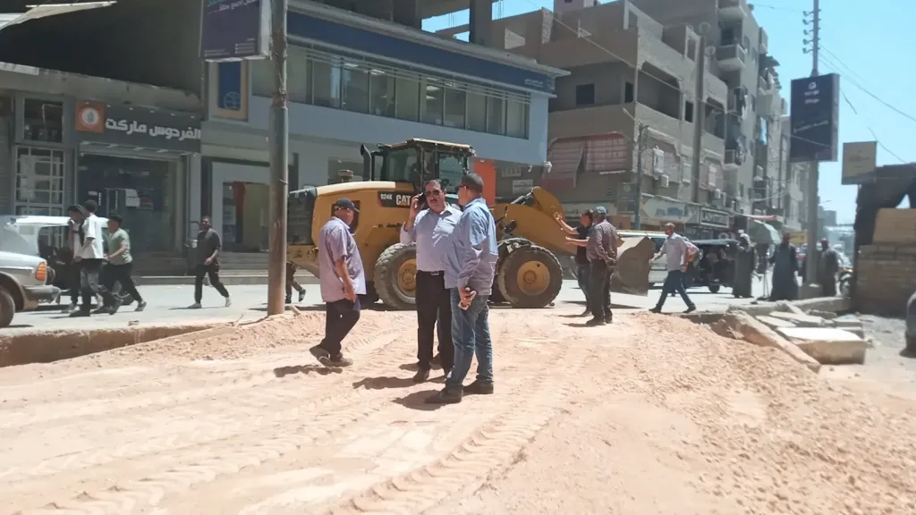 جانب من متابعه 