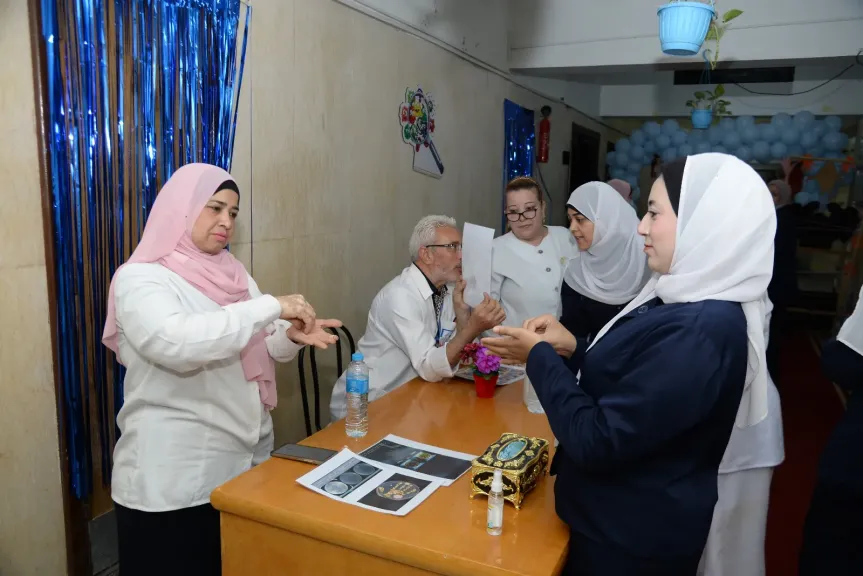 جانب من متابعه 