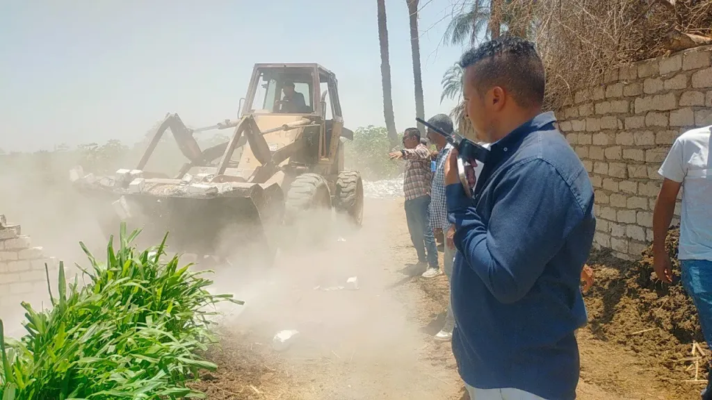 جانب من متابعه 