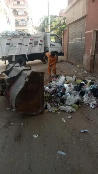 جانب من متابعه 